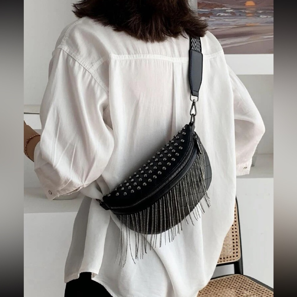 Luxe black vegan leather bum bag zipper chain Fanny pack ack crossbody bag